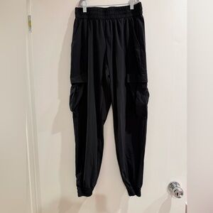 Aritzia Tna Black Cargo Pocket Joggers size M
